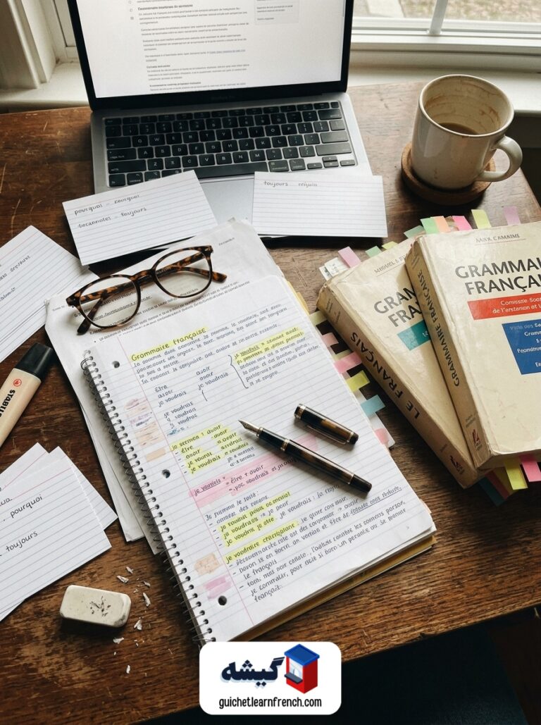 میز مطالعه با کتاب‌های آموزش گرامر زبان فرانسه